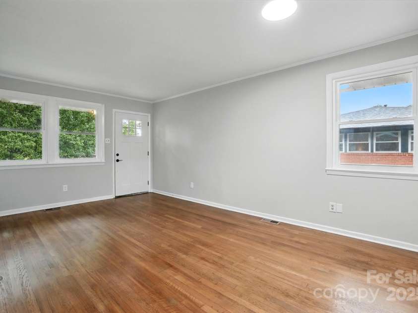 1412 Wembley Drive, Charlotte, NC 28205.  MLS# CAR4257976, YatesRealty ID 20281. 