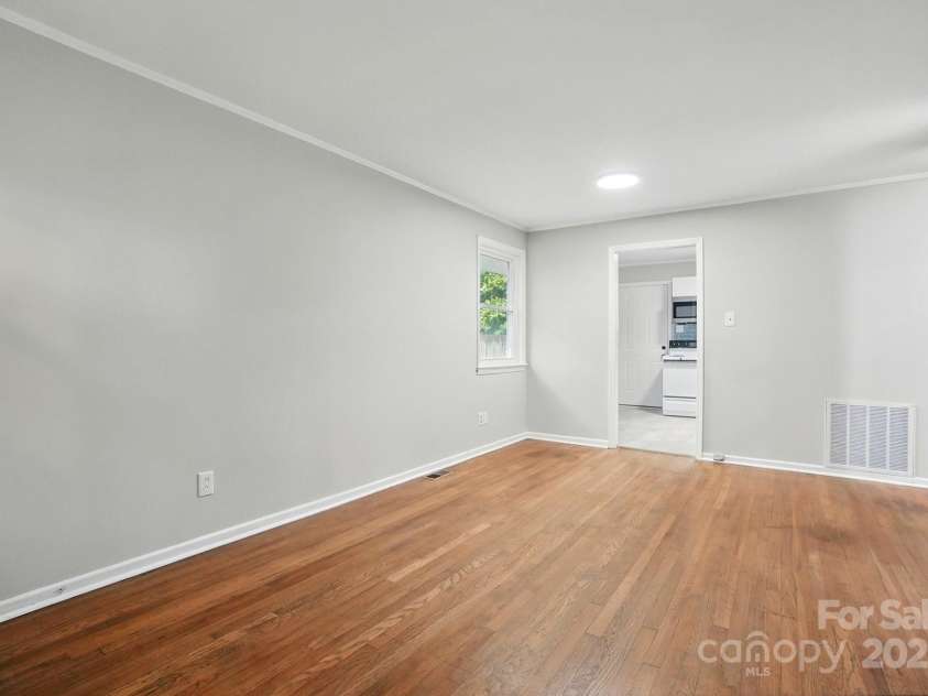 1412 Wembley Drive, Charlotte, NC 28205.  MLS# CAR4257976, YatesRealty ID 20281. 