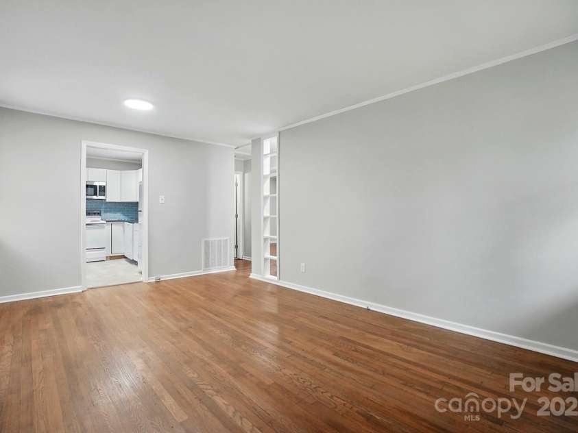 1412 Wembley Drive, Charlotte, NC 28205.  MLS# CAR4257976, YatesRealty ID 20281. 