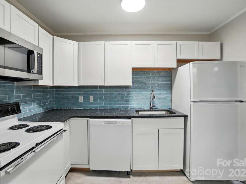 1412 Wembley Drive, Charlotte, NC 28205.  MLS# CAR4257976, YatesRealty ID 20281. 