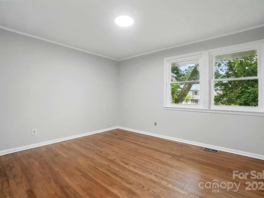 1412 Wembley Drive, Charlotte, NC 28205.  MLS# CAR4257976, YatesRealty ID 20281. 