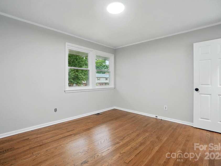 1412 Wembley Drive, Charlotte, NC 28205.  MLS# CAR4257976, YatesRealty ID 20281. 
