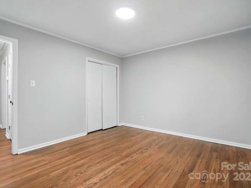 1412 Wembley Drive, Charlotte, NC 28205.  MLS# CAR4257976, YatesRealty ID 20281. 