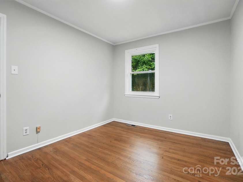 1412 Wembley Drive, Charlotte, NC 28205.  MLS# CAR4257976, YatesRealty ID 20281. 