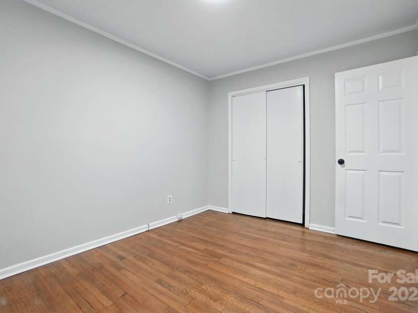 1412 Wembley Drive, Charlotte, NC 28205.  MLS# CAR4257976, YatesRealty ID 20281. 
