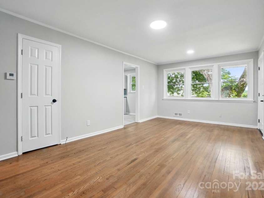 1412 Wembley Drive, Charlotte, NC 28205.  MLS# CAR4257976, YatesRealty ID 20281. 