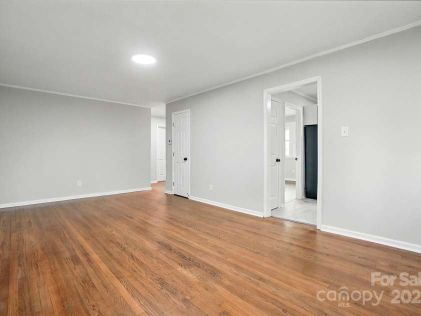 1412 Wembley Drive, Charlotte, NC 28205.  MLS# CAR4257976, YatesRealty ID 20281. 