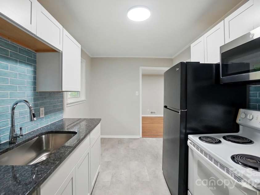1412 Wembley Drive, Charlotte, NC 28205.  MLS# CAR4257976, YatesRealty ID 20281. 