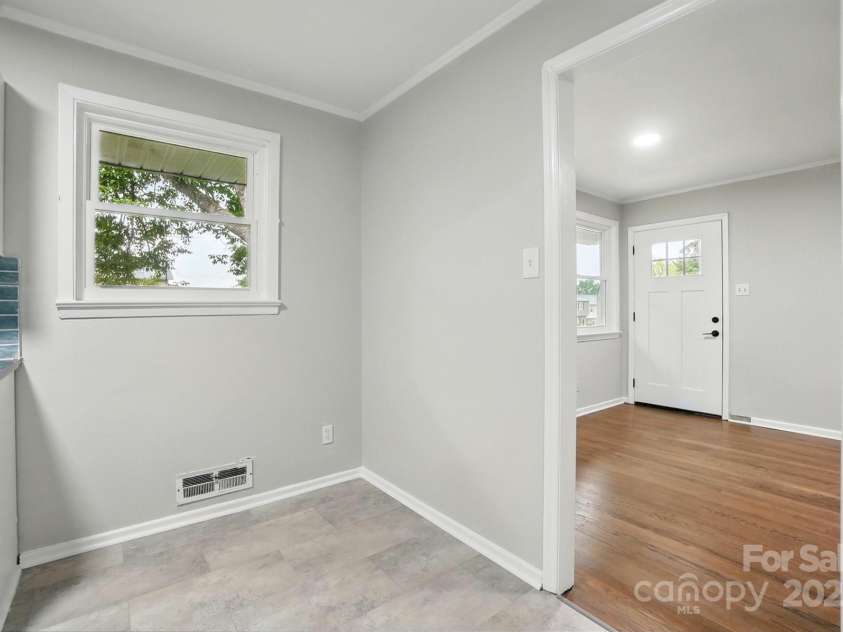 1412 Wembley Drive, Charlotte, NC 28205.  MLS# CAR4257976, YatesRealty ID 20281. 