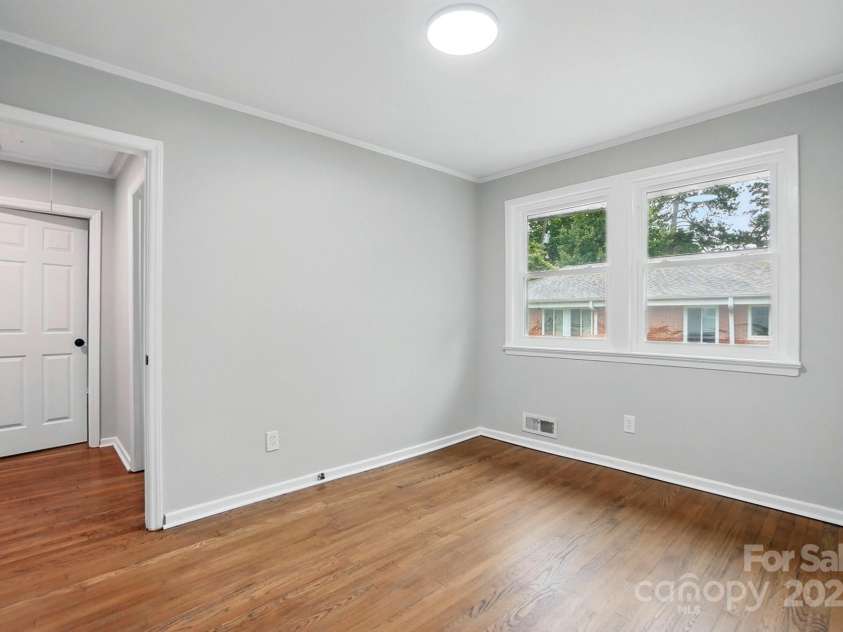 1412 Wembley Drive, Charlotte, NC 28205.  MLS# CAR4257976, YatesRealty ID 20281. 