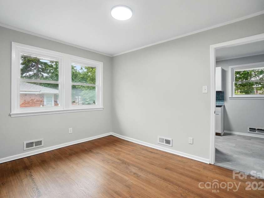 1412 Wembley Drive, Charlotte, NC 28205.  MLS# CAR4257976, YatesRealty ID 20281. 