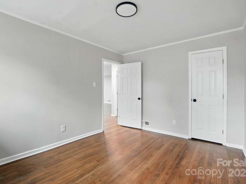 1412 Wembley Drive, Charlotte, NC 28205.  MLS# CAR4257976, YatesRealty ID 20281. 