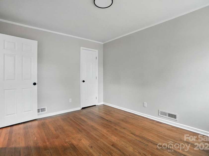 1412 Wembley Drive, Charlotte, NC 28205.  MLS# CAR4257976, YatesRealty ID 20281. 