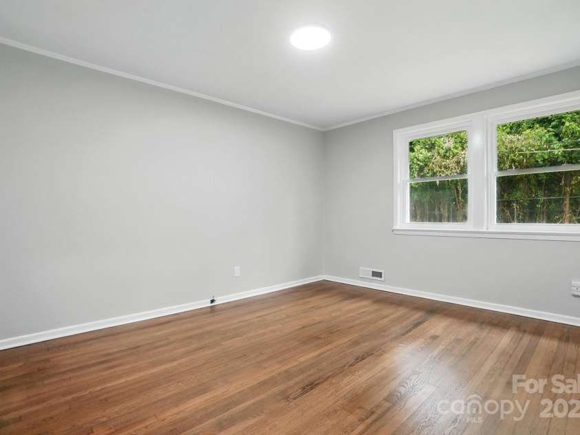 1412 Wembley Drive, Charlotte, NC 28205.  MLS# CAR4257976, YatesRealty ID 20281. 