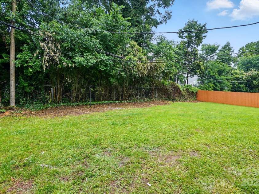 1412 Wembley Drive, Charlotte, NC 28205.  MLS# CAR4257976, YatesRealty ID 20281. 