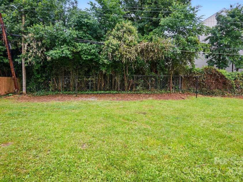 1412 Wembley Drive, Charlotte, NC 28205.  MLS# CAR4257976, YatesRealty ID 20281. 