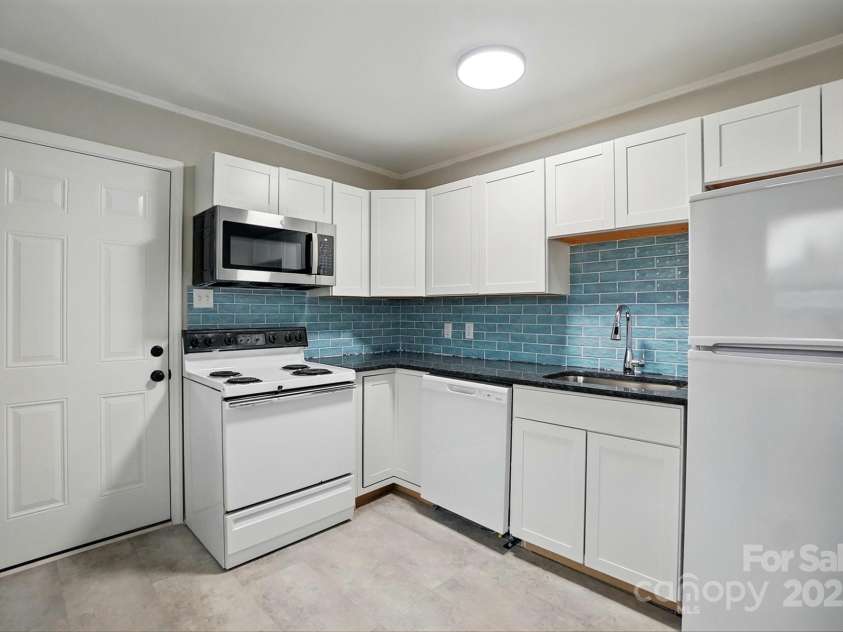 1412 Wembley Drive, Charlotte, NC 28205.  MLS# CAR4257976, YatesRealty ID 20281. Kitchen in 2 bd unit