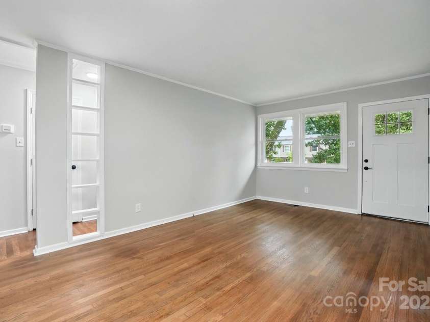1412 Wembley Drive, Charlotte, NC 28205.  MLS# CAR4257976, YatesRealty ID 20281. Living space in 2 bdrm unit
