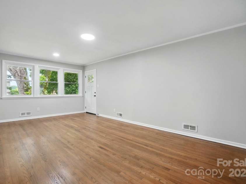 1412 Wembley Drive, Charlotte, NC 28205.  MLS# CAR4257976, YatesRealty ID 20281. Living space in 3bdrm unit
