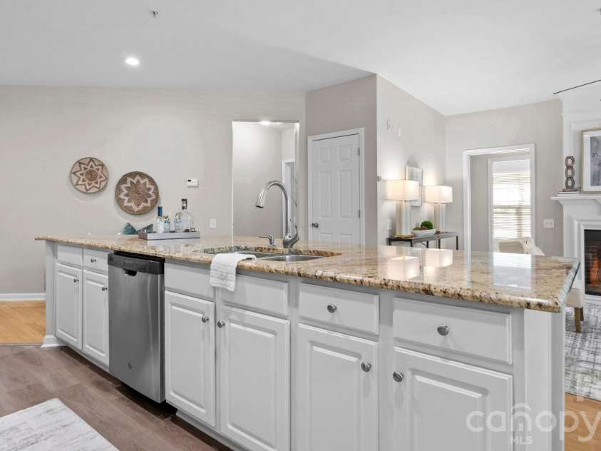 3224 Margellina Drive, Charlotte, NC 28210.  MLS# CAR4376591, YatesRealty ID 20282. 