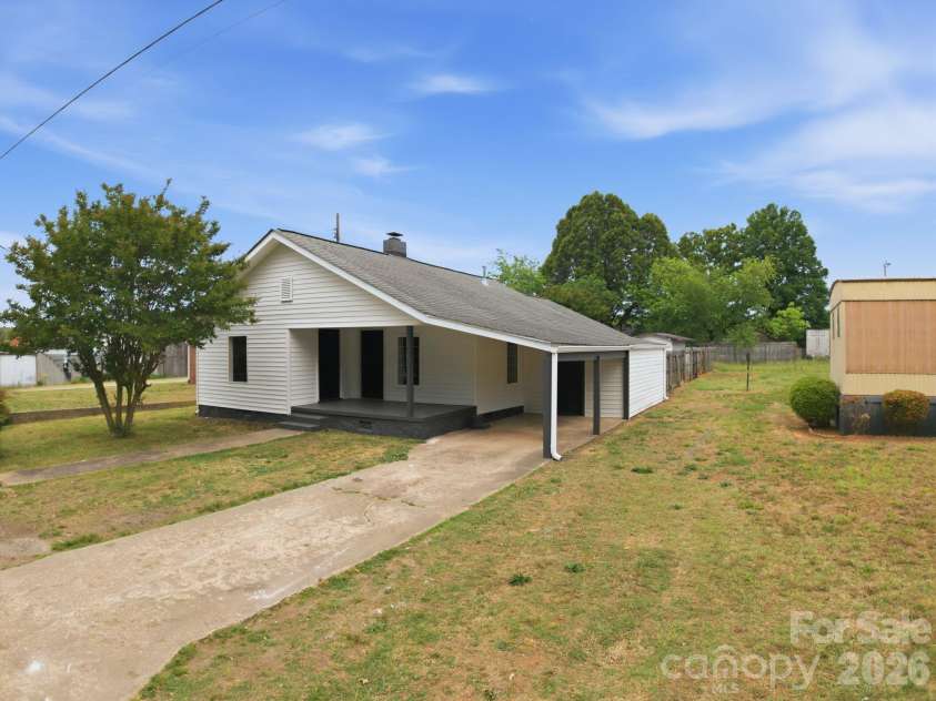 3620 2nd Avenue, Hickory, NC 28602.  MLS# CAR4378791, YatesRealty ID 20284. 