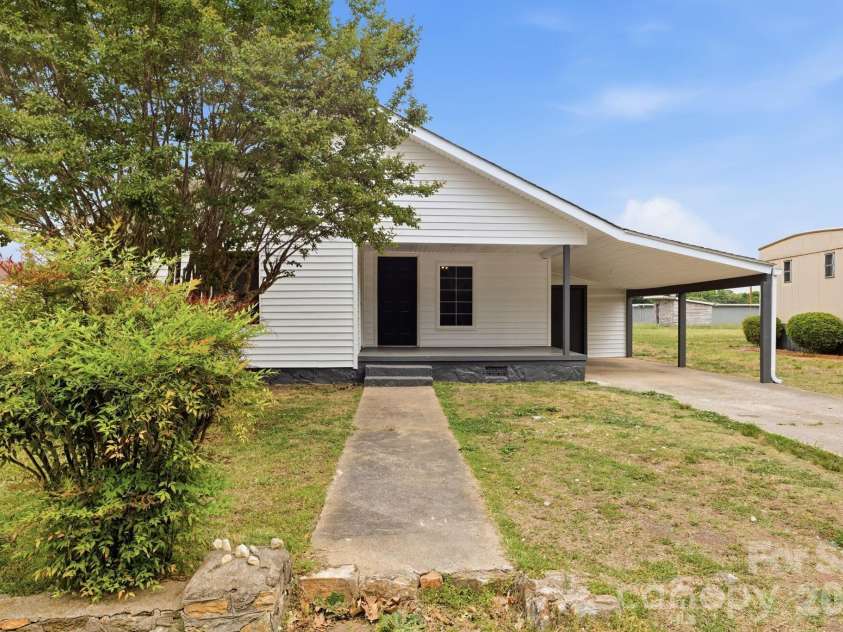 3620 2nd Avenue, Hickory, NC 28602.  MLS# CAR4378791, YatesRealty ID 20284. 