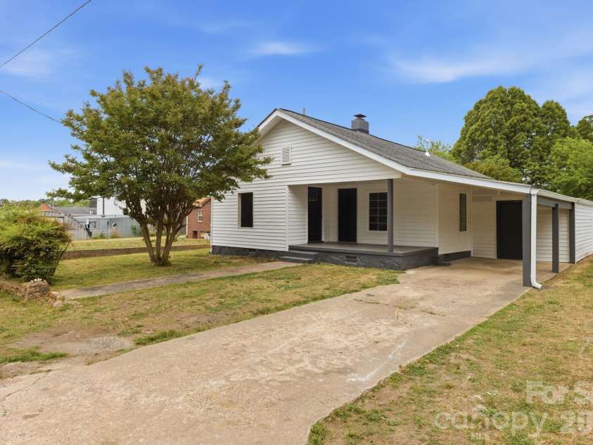3620 2nd Avenue, Hickory, NC 28602.  MLS# CAR4378791, YatesRealty ID 20284. 