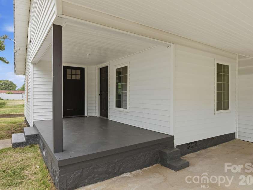 3620 2nd Avenue, Hickory, NC 28602.  MLS# CAR4378791, YatesRealty ID 20284. 
