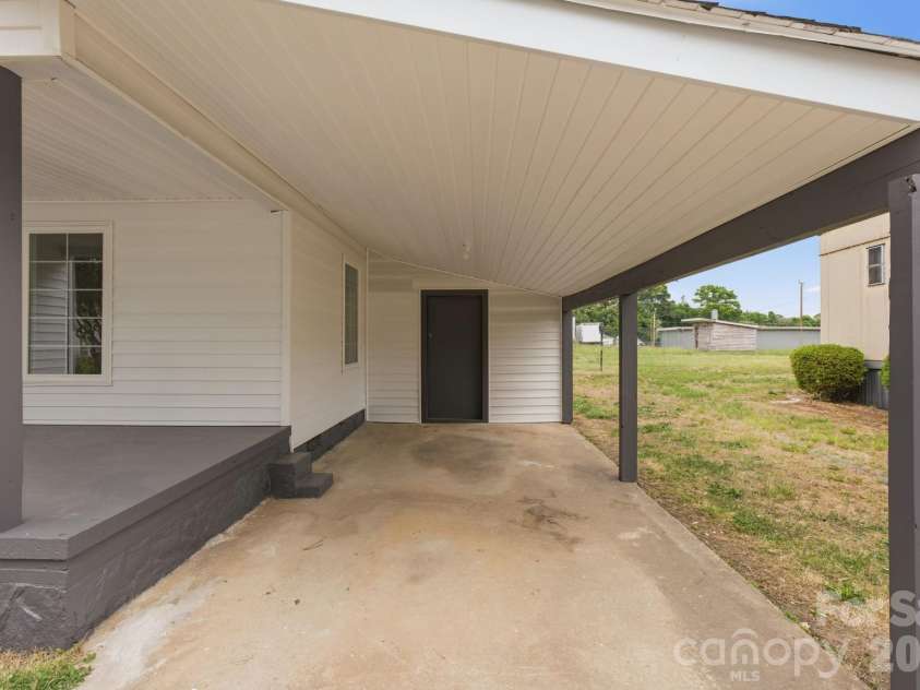3620 2nd Avenue, Hickory, NC 28602.  MLS# CAR4378791, YatesRealty ID 20284. 