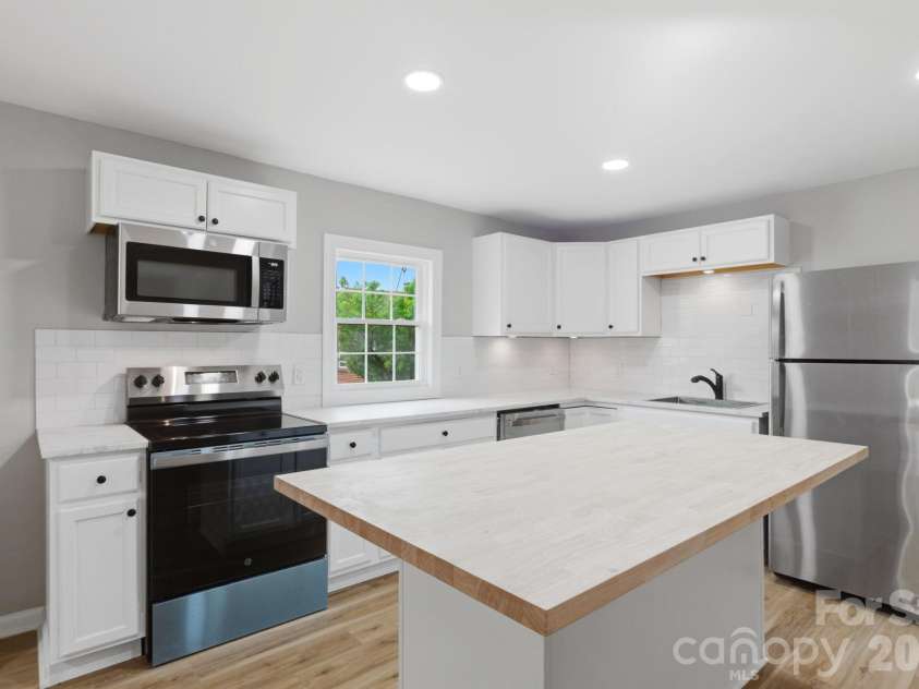 3620 2nd Avenue, Hickory, NC 28602.  MLS# CAR4378791, YatesRealty ID 20284. 