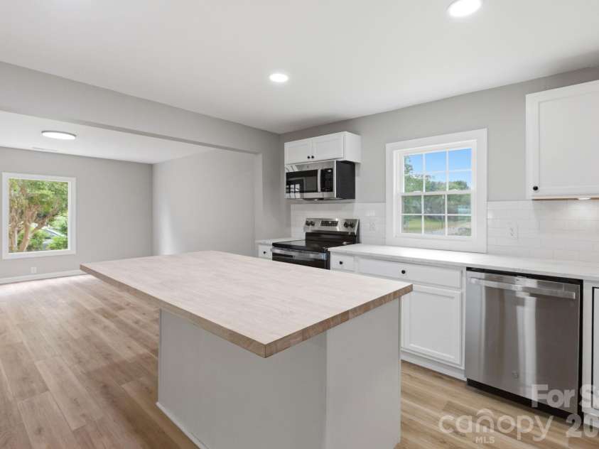 3620 2nd Avenue, Hickory, NC 28602.  MLS# CAR4378791, YatesRealty ID 20284. 