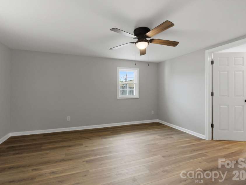 3620 2nd Avenue, Hickory, NC 28602.  MLS# CAR4378791, YatesRealty ID 20284. 
