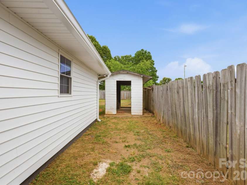 3620 2nd Avenue, Hickory, NC 28602.  MLS# CAR4378791, YatesRealty ID 20284. 
