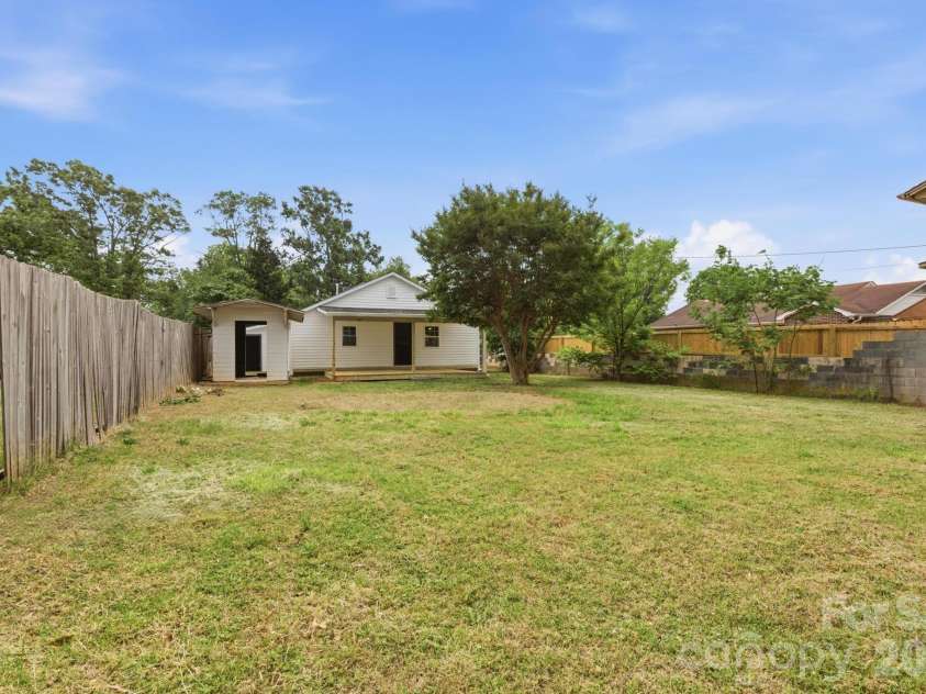 3620 2nd Avenue, Hickory, NC 28602.  MLS# CAR4378791, YatesRealty ID 20284. 