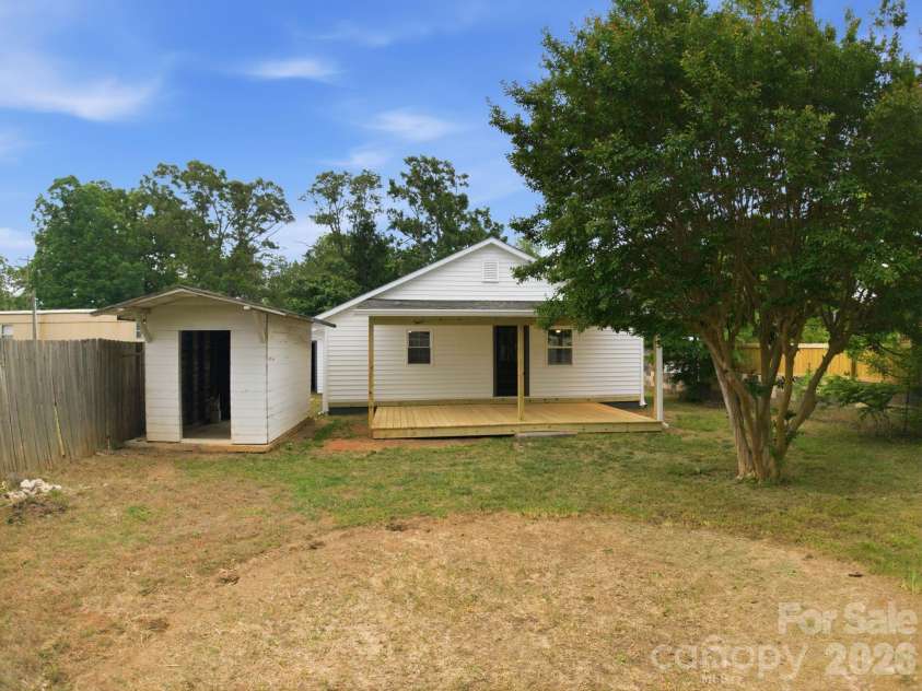 3620 2nd Avenue, Hickory, NC 28602.  MLS# CAR4378791, YatesRealty ID 20284. 