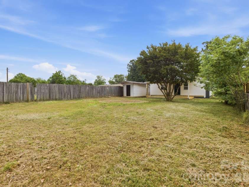3620 2nd Avenue, Hickory, NC 28602.  MLS# CAR4378791, YatesRealty ID 20284. 