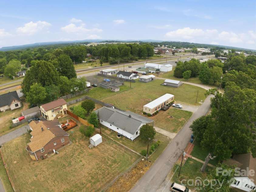 3620 2nd Avenue, Hickory, NC 28602.  MLS# CAR4378791, YatesRealty ID 20284. 