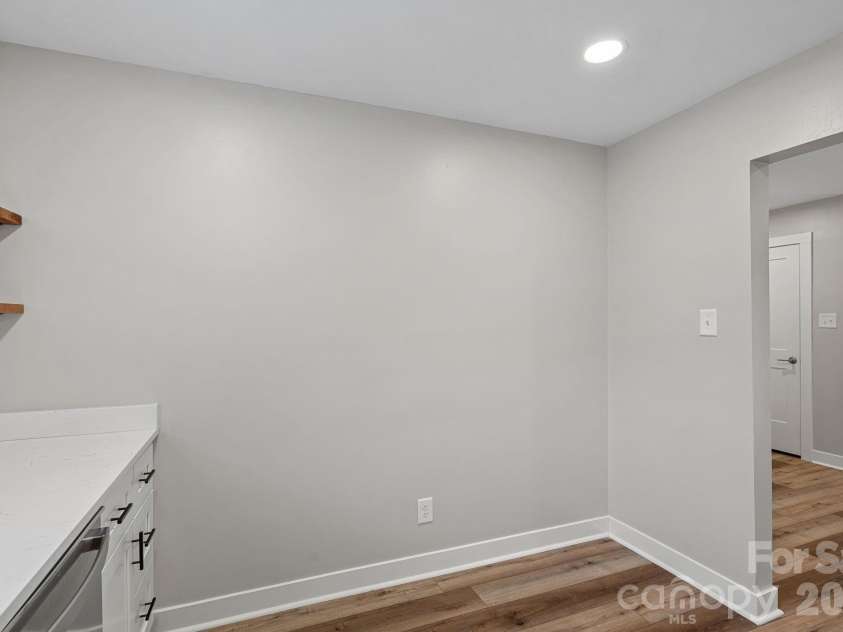 3021 Heathstead Place, Charlotte, NC 28210.  MLS# CAR4358212, YatesRealty ID 20285. Kitchen 