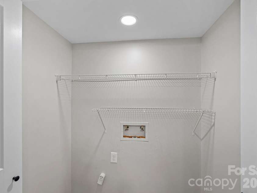 3021 Heathstead Place, Charlotte, NC 28210.  MLS# CAR4358212, YatesRealty ID 20285. Laundry room