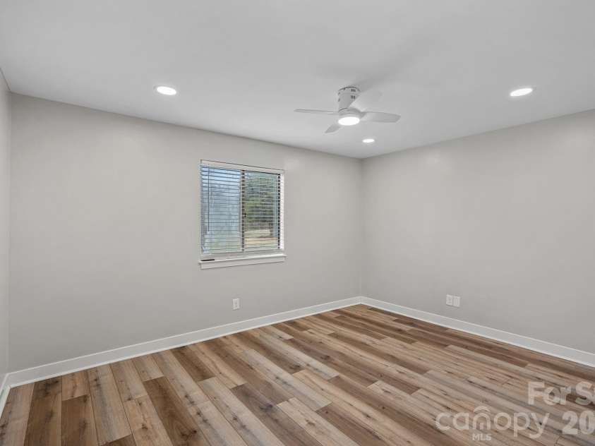 3021 Heathstead Place, Charlotte, NC 28210.  MLS# CAR4358212, YatesRealty ID 20285. Primary bedroom