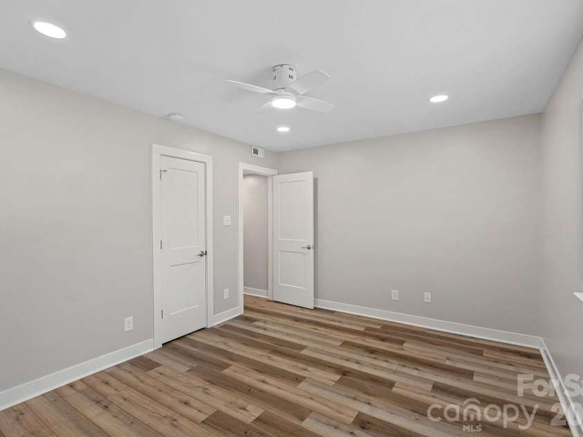 3021 Heathstead Place, Charlotte, NC 28210.  MLS# CAR4358212, YatesRealty ID 20285. Primary suite