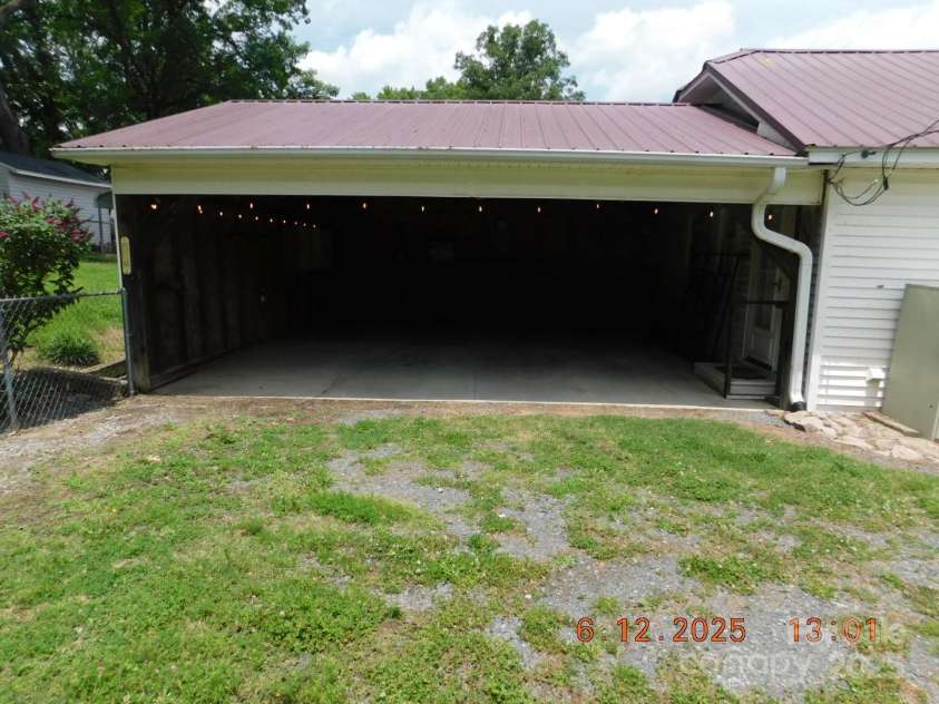 809 Ruth Avenue, Kannapolis, NC 28083.  MLS# CAR4262896, YatesRealty ID 20285. GARAGE