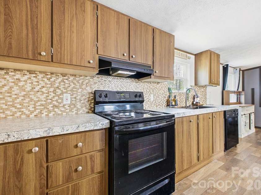 31 Mcgee Hill Road, Fairview, NC 28730.  MLS# CAR4289584, YatesRealty ID 20286. 