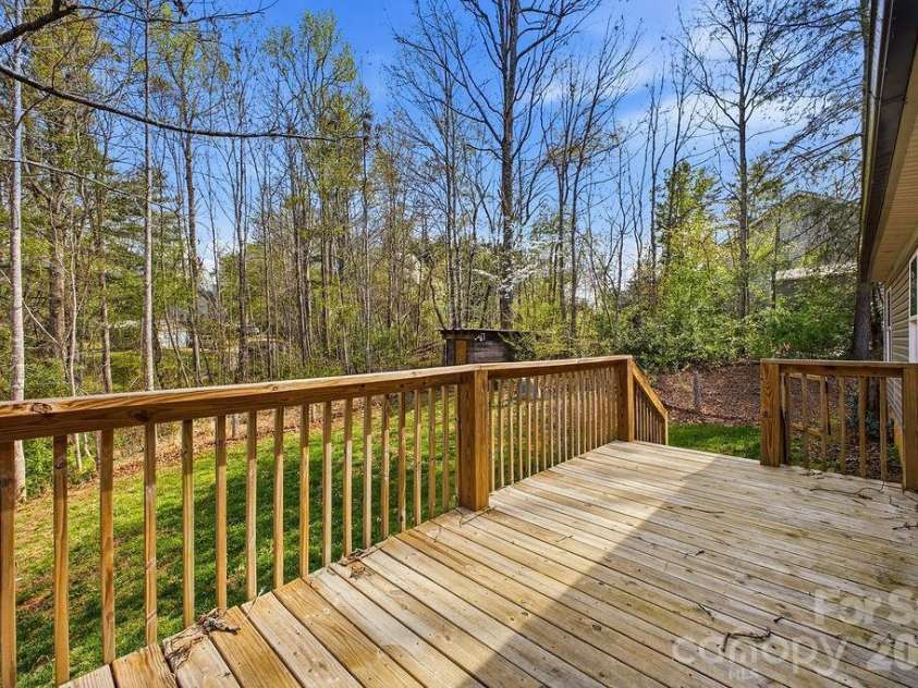31 Mcgee Hill Road, Fairview, NC 28730.  MLS# CAR4289584, YatesRealty ID 20286. 