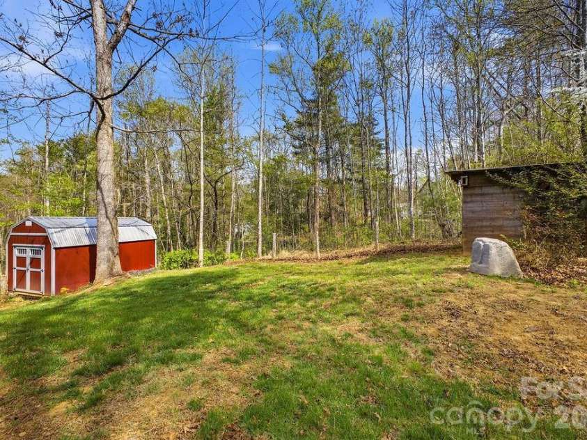 31 Mcgee Hill Road, Fairview, NC 28730.  MLS# CAR4289584, YatesRealty ID 20286. 