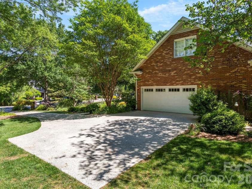 625 Greenbrook Parkway, Matthews, NC 28104.  MLS# CAR4378855, YatesRealty ID 20288. 