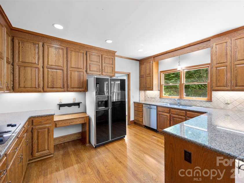 625 Greenbrook Parkway, Matthews, NC 28104.  MLS# CAR4378855, YatesRealty ID 20288. 
