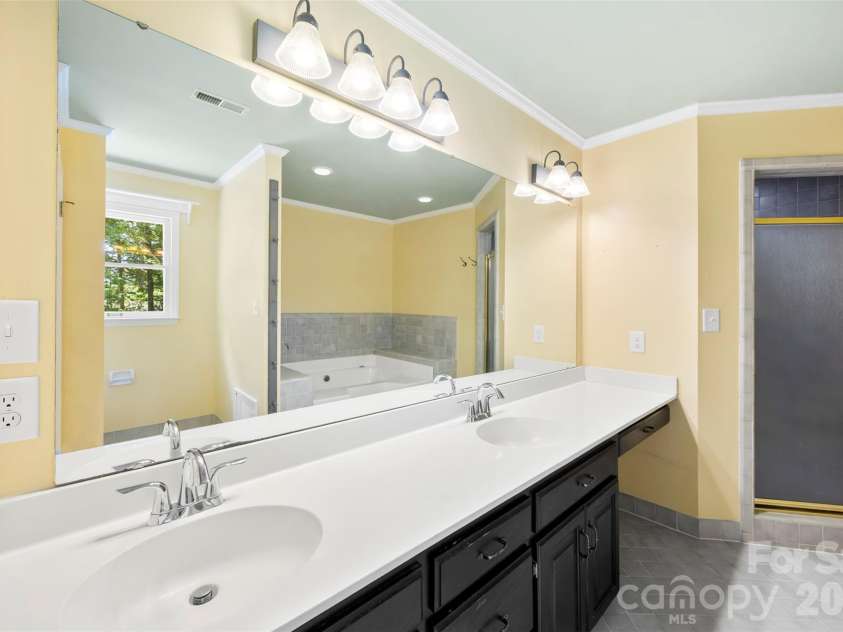 625 Greenbrook Parkway, Matthews, NC 28104.  MLS# CAR4378855, YatesRealty ID 20288. 
