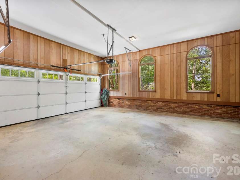 625 Greenbrook Parkway, Matthews, NC 28104.  MLS# CAR4378855, YatesRealty ID 20288. 