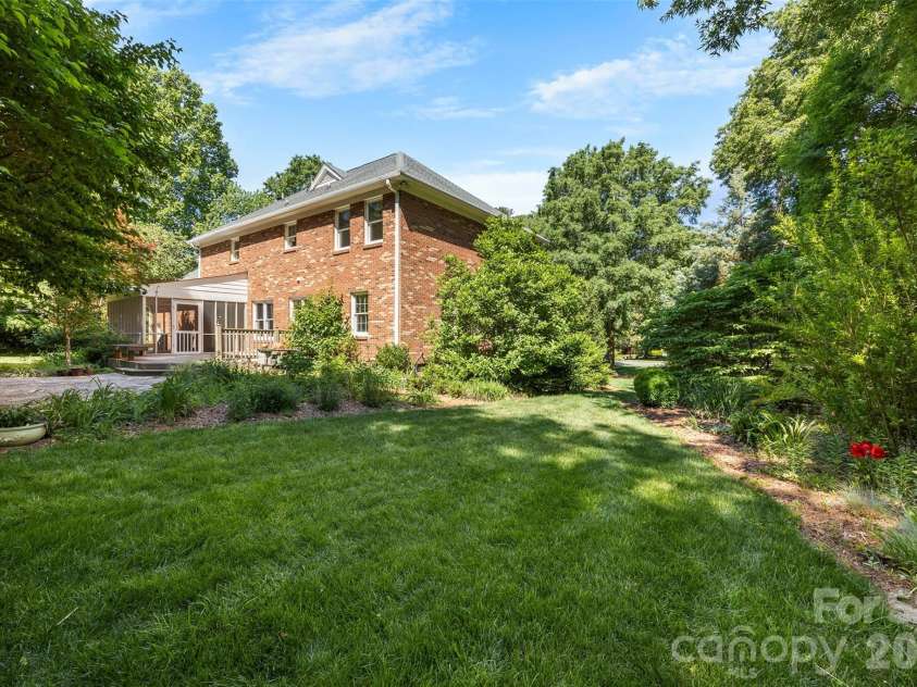 625 Greenbrook Parkway, Matthews, NC 28104.  MLS# CAR4378855, YatesRealty ID 20288. 
